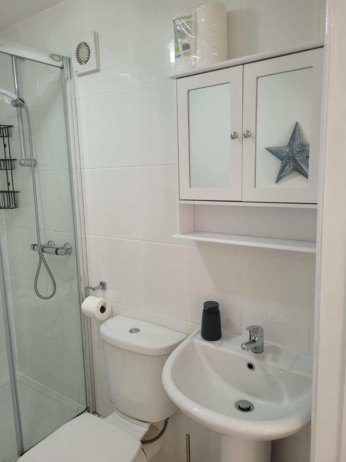Cosy Quiet Two Bedroom House Near Town Centre Cheltenham